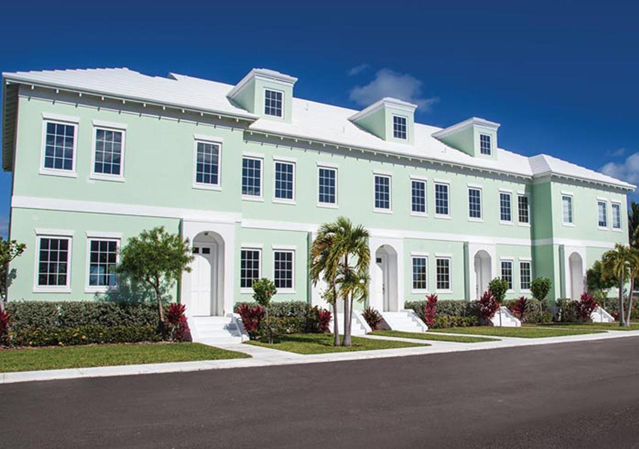 Palm Cay Marina And Resort Nassau Exterior photo