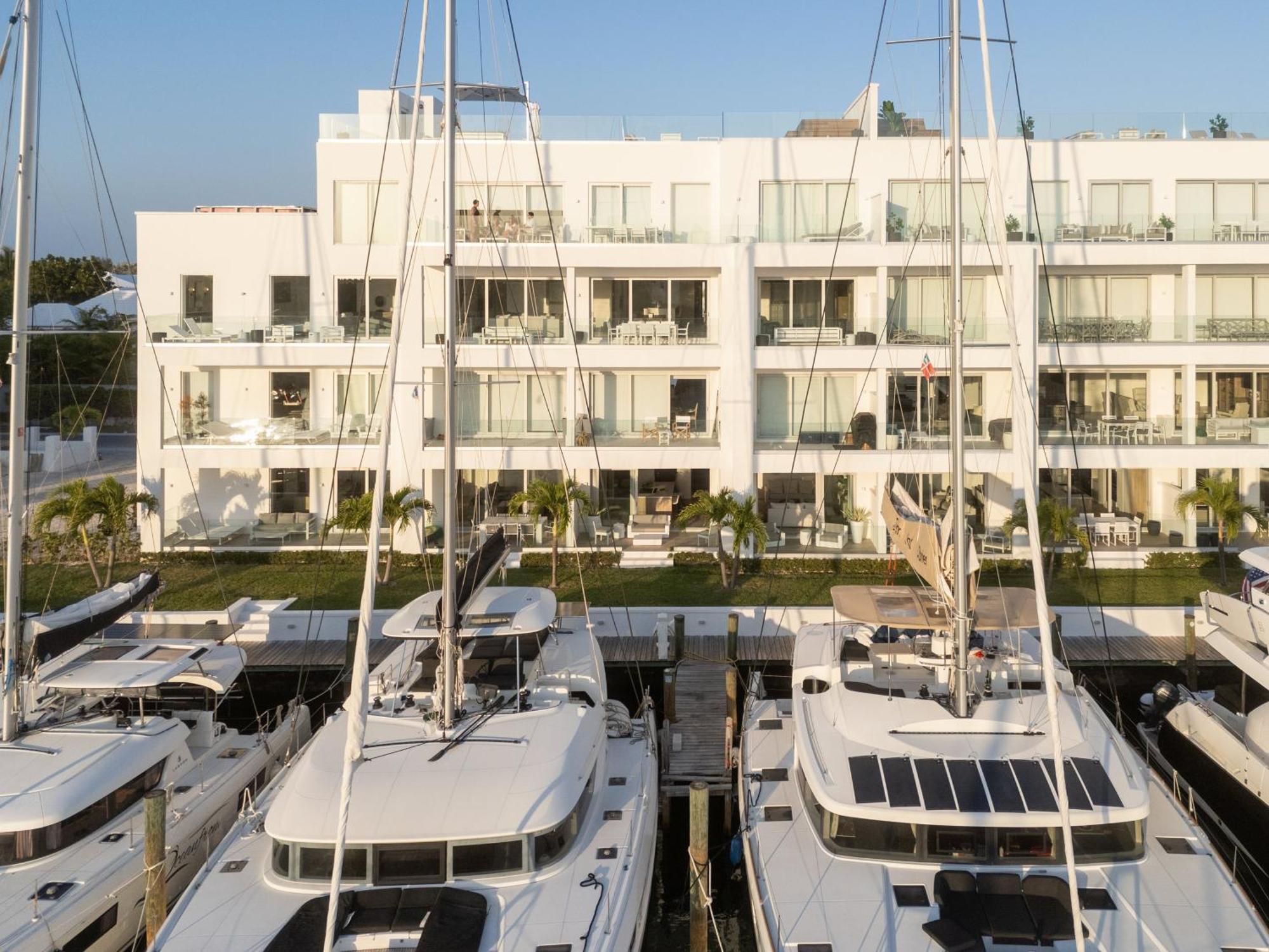 Palm Cay Marina And Resort Nassau Exterior photo