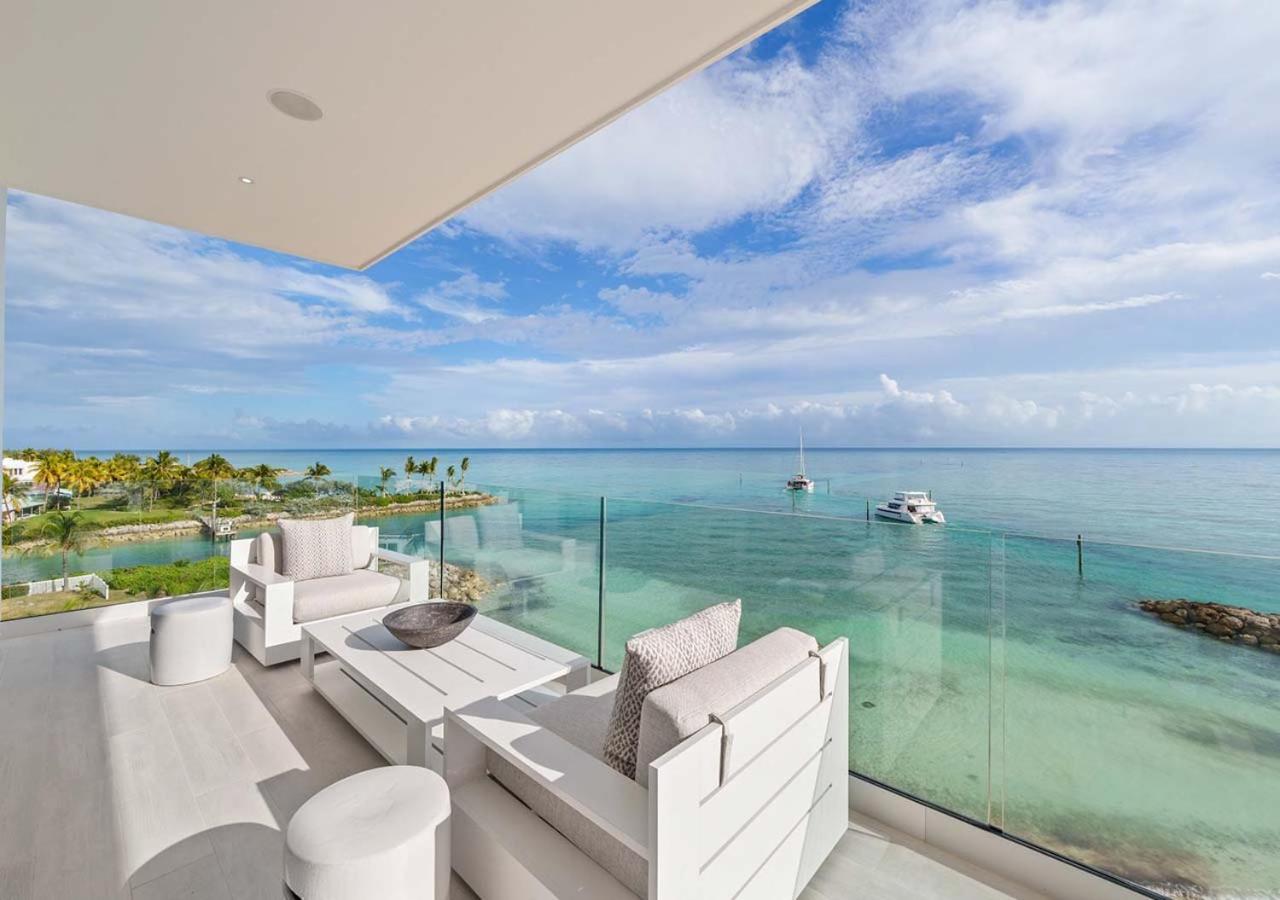 Palm Cay Marina And Resort Nassau Exterior photo